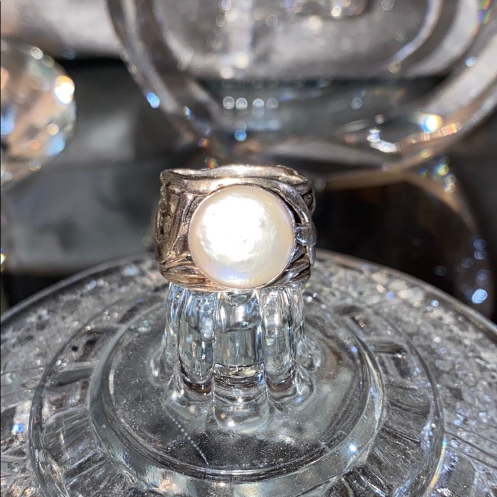 Silver and pearl ring size 6